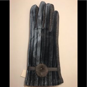 New touchscreen gloves for women NWT
